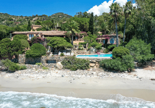 Business Women With Essence Retreat Villa (11)