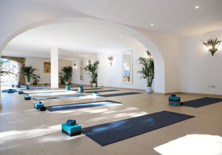 Business Women With Essence Retreat Villa (12)