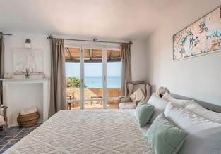 Business Women With Essence Retreat Villa (16)