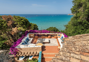 Business Women With Essence Retreat Villa (17)