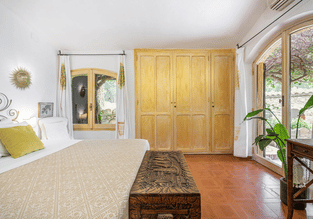 Business Women With Essence Retreat Villa (21)