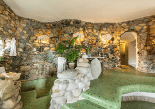 Business Women With Essence Retreat Villa (24)