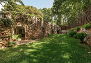 Business Women With Essence Retreat Villa (8)